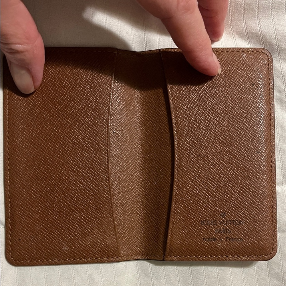 Louis Vuitton Brown and Gold Monogram Card Holder can be for unisex. - Picture 3 of 4